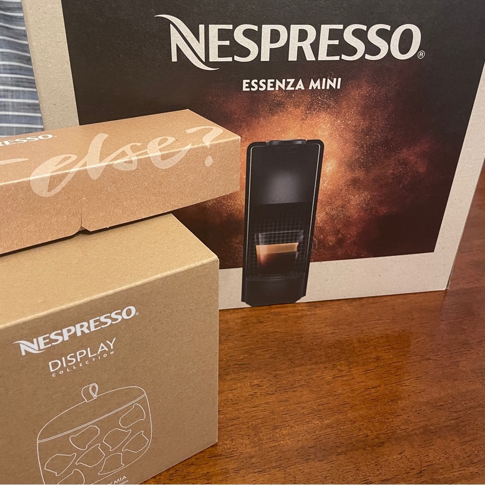 BNIB Nespresso Essenza Mini bundle. Welcome kit included!